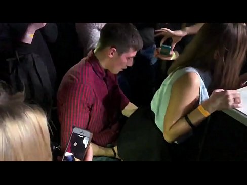 ❤️ Jima'i na gaske a gidan rawanin dare na Rasha. 'Yar kasar Rasha 'yar shekara 18 a cikin dubura da farji ta yi lalata da ita a wani gidan rawa na dare ☑ Batsa na Rasha ❌️❤